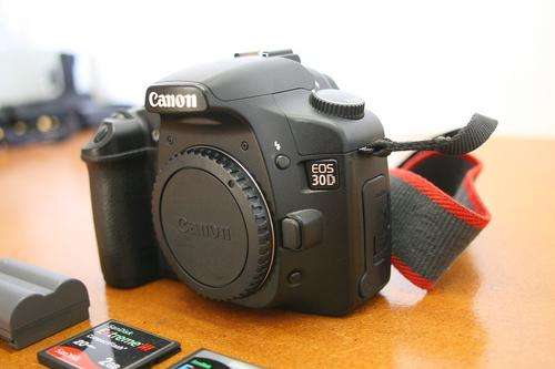 Canon EOS 30D / DSLR Camera ...