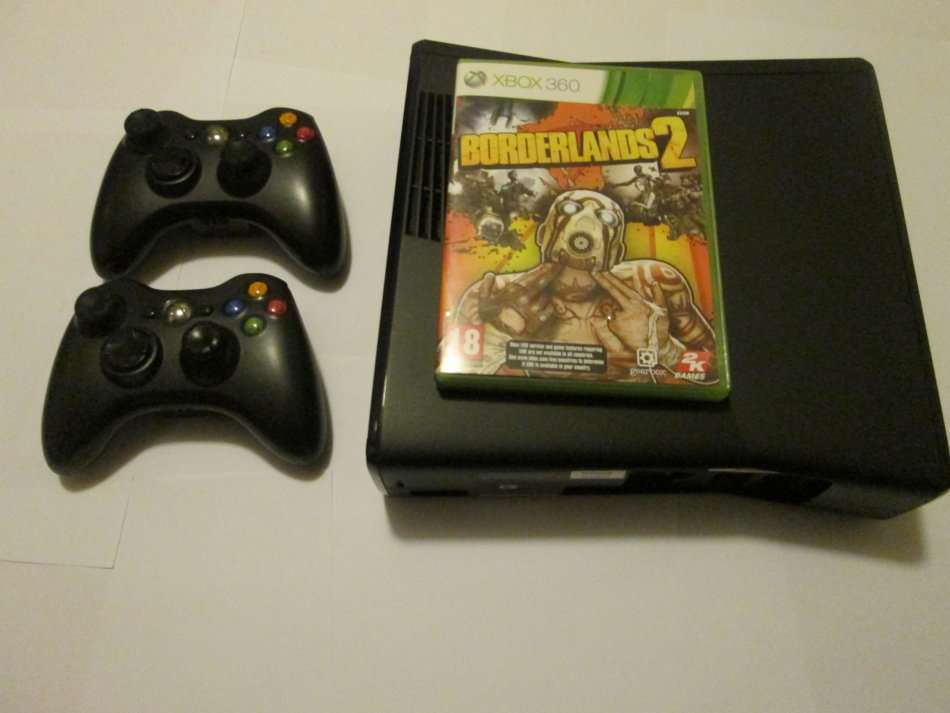 Xbox 360 Slim 250 GB With 2 Controllers and 8 Games ***SALE SALE SALE**LIKE NEW