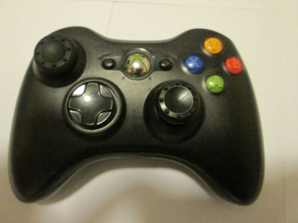 Xbox 360 Slim 250 GB With 2 Controllers and 8 Games ***SALE SALE SALE**LIKE NEW