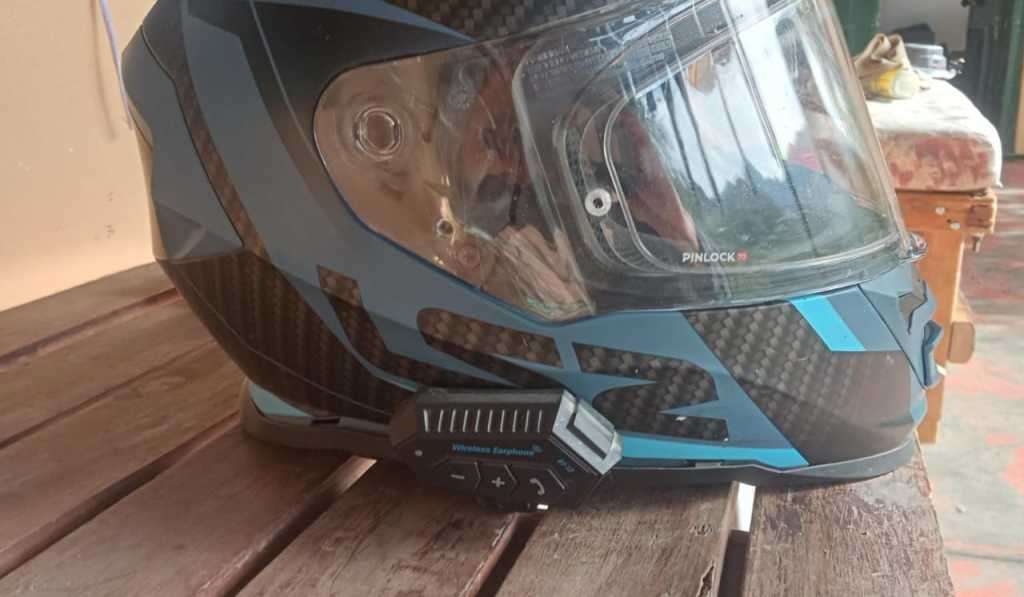LS2 Motorbike Helmet XL with Bluetooth