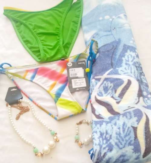 BEACH GLAM KIT Roxy Fade Away 2x Bikini Bottoms Set with Fashion Jewellery and Towel (Size M)
