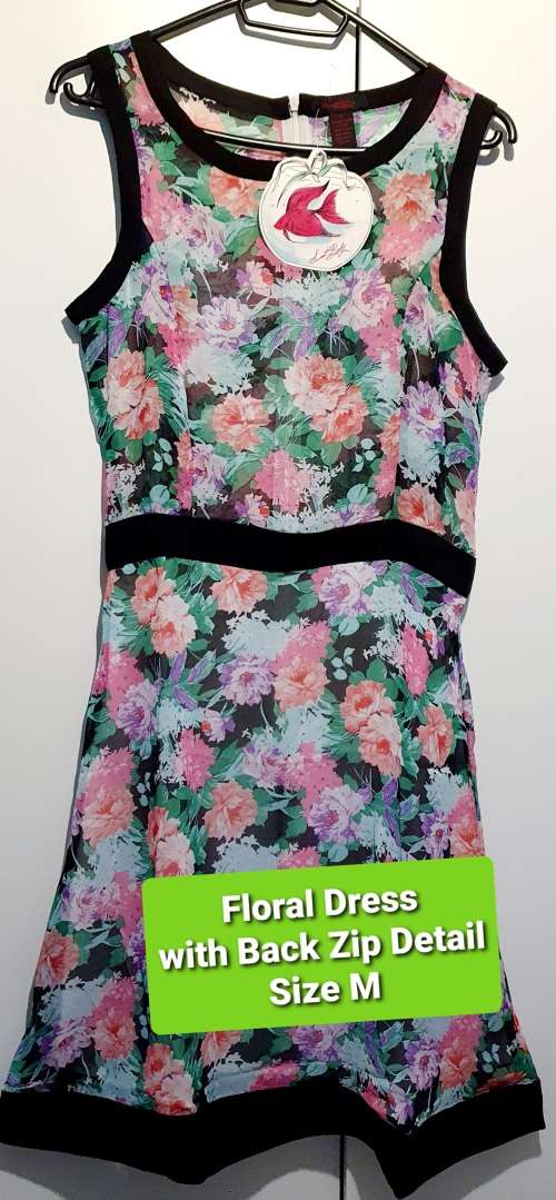 Ladies Floral Dress (Size M)