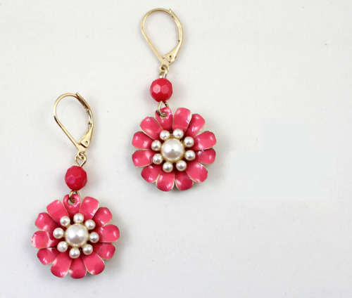 FASHIONABLE NECKLACE