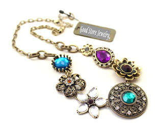 FASHIONABLE NECKLACE