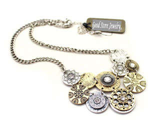 FASHIONABLE NECKLACE