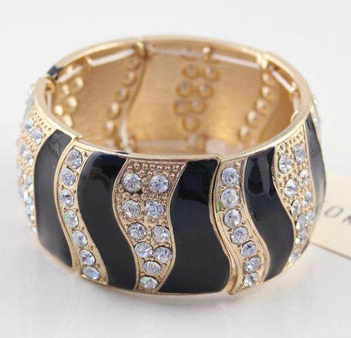 !!! NEW ARRIVAL!!!FASHIONABLE BRACELET IN BLACK