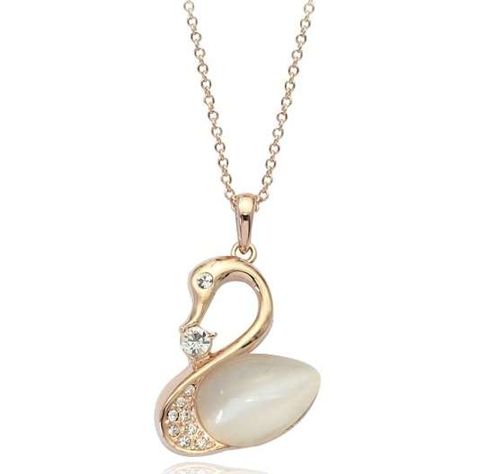 BEAUTIFUL WHITE OPAL SWAROVSKI NECKLACE IN 18K WHITE GOLD CLAD