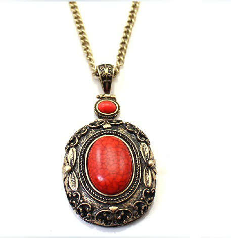 FASHIONABLE NECKLACE AVAILABLE IN RED