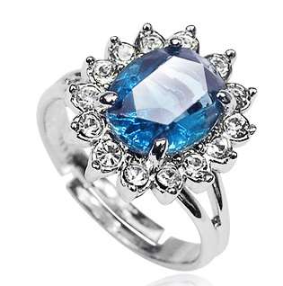 BEAUTIFUL FASHION SWAROVSKI RING ***SIZE 8