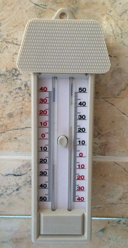 Maxima-Minima Air Temperature Thermometer