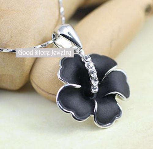 STRIKING ROSE SWAROVSKI PENDANT on chain