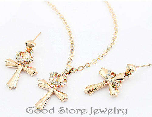 BEAUTIFUL SWAROVSKI CROSS ACCESSORIES SETS IN 18KGP