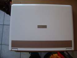 MODERN WHITE AND SILVER MECER VOYAGER LAPTOP