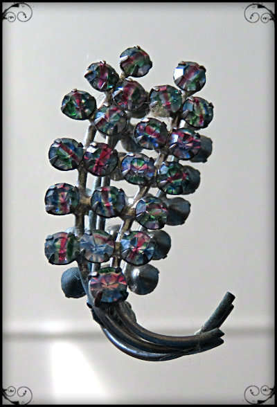 Beautiful Rhinestone Vintage Brooch - A Beauty