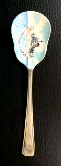 Teaspoon: Windsor Castle Line Collectible - Fairly Old Item RARE ***