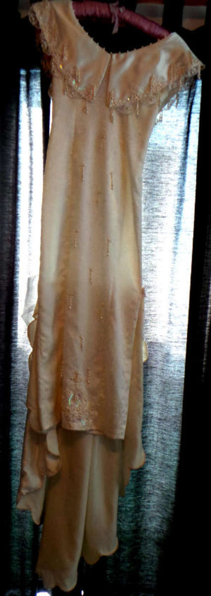 MARK DOWN  VINTAGE WEDDING DRESS - SIZE: 34-36 - CREAM & WHITE WITH LACE & PEARLS***
