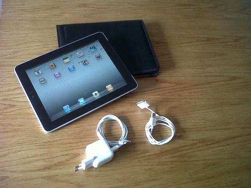 iPad 2, 16G, WiFi & 3G + Griffin Leather - model MC349SO