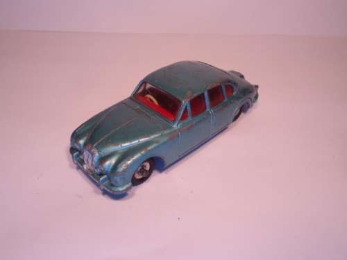 Dinky Toys- # 146 - Daimler 2.5 Liter