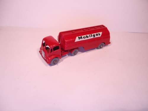 Matchbox Regular Wheels - # M8A - Mobilgas Petrol Tanker - GPA