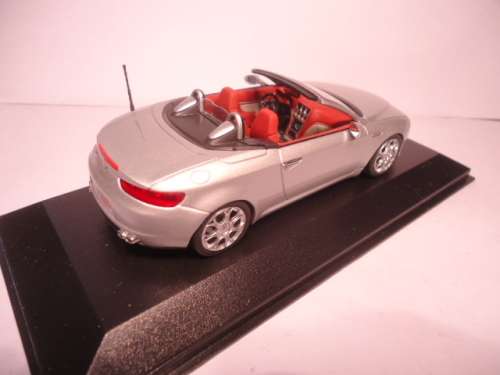 Minichamps # 400 120650 - Alfa Spider 2006 - Argento Alfa - 1 of 2,208 pcs