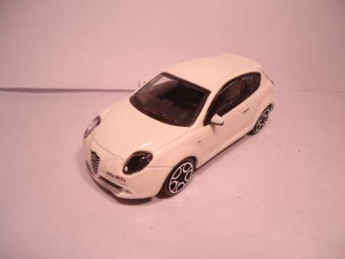 Bburago # 21037 - Alfa Mito - Street Fire