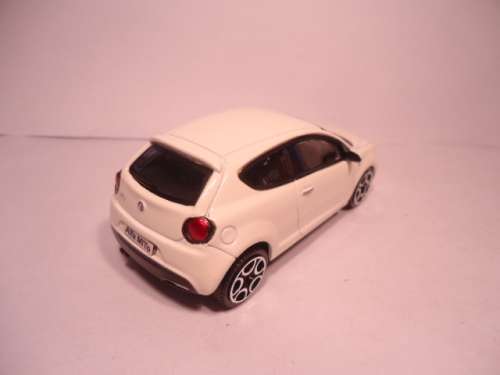 Bburago # 21037 - Alfa Mito - Street Fire