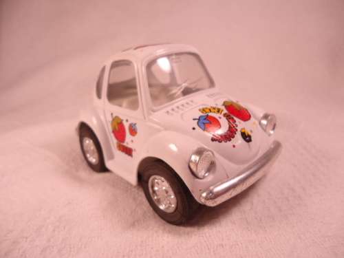 Kinstoy -  Volkswagen Beetle - Pullback - Sweet Strawberry