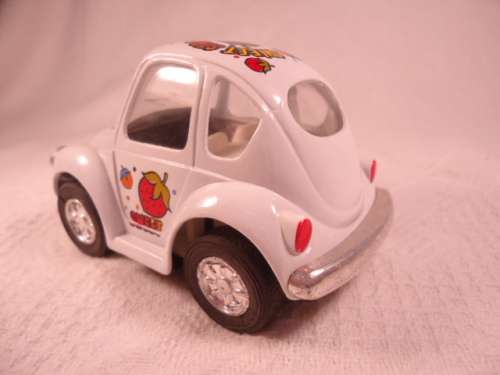 Kinstoy -  Volkswagen Beetle - Pullback - Sweet Strawberry
