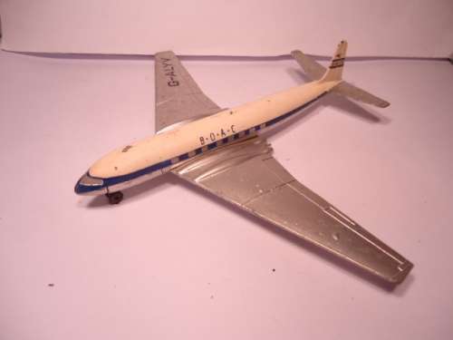 Dinky Toys - # 702 - DH Comet Airliner - BOAC