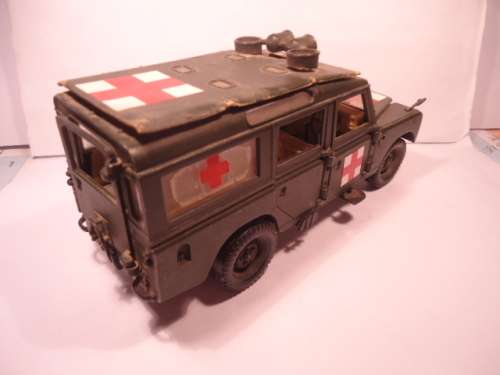 Polistil - 1/25 scale - Land Rover - Series 3 - Anbulance - missing LH rear door
