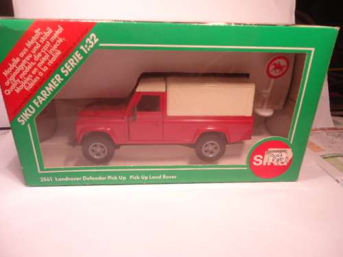 Siku - 1/32 scale - Land Rover - Defender 110 - # 2561