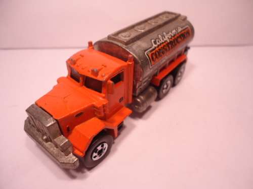 Hotwheels - # 1689 - 1981 - Peterbilt Tank Truck - Calafornia Construction  - made in Malaysia