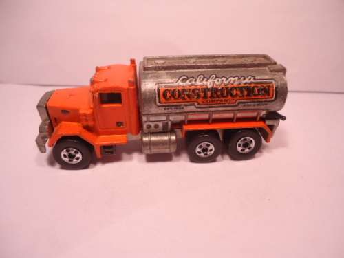 Hotwheels - # 1689 - 1981 - Peterbilt Tank Truck - Calafornia Construction  - made in Malaysia