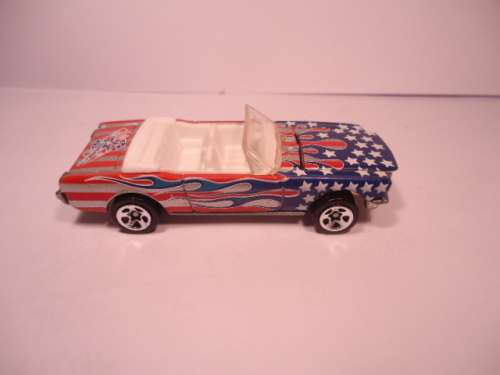 Hotwheels - # B3844 - 2004 - 65 Ford Mustang Convertible - White Seats - made in Thailand