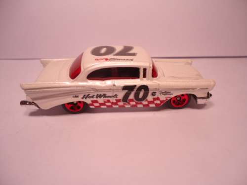 Hotwheels - # M6869 - 2007 - 57 Chevy - Golden wheels - # 70 - 03/04 - made in Malaysia