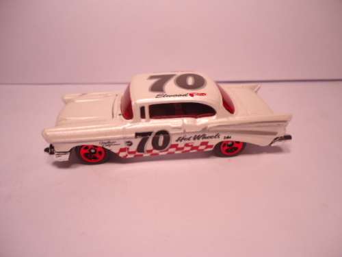 Hotwheels - # M6869 - 2007 - 57 Chevy - Golden wheels - # 70 - 03/04 - made in Malaysia