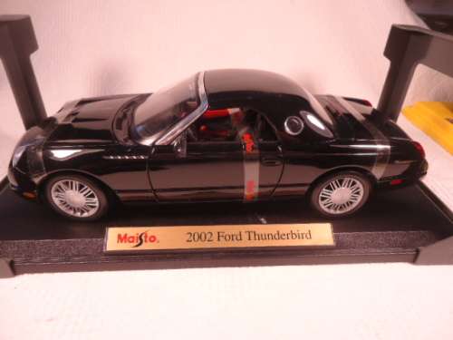 Maisto -  Ford  Thunderbird 2002