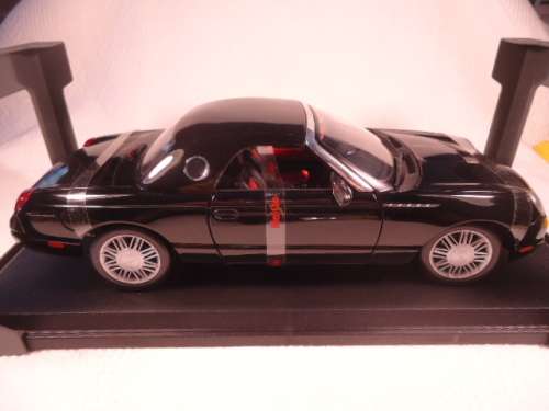 Maisto -  Ford  Thunderbird 2002