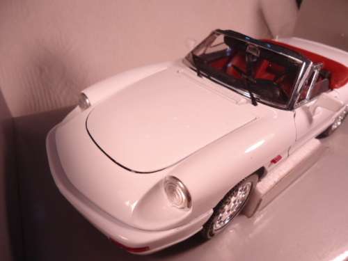 Universal Hobbies - Alfa Romeo - Spyder Convertible - Eagles Race - # 330100