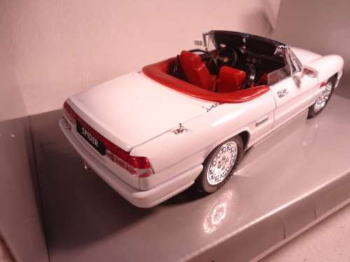 Universal Hobbies - Alfa Romeo - Spyder Convertible - Eagles Race - # 330100