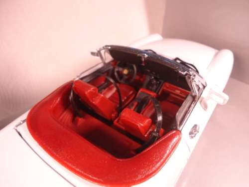 Universal Hobbies - Alfa Romeo - Spyder Convertible - Eagles Race - # 330100