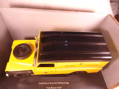 Universal Hobbies - Land Rover - Series 3 - AA Road Service - # 4401 - Eagle Collectibles