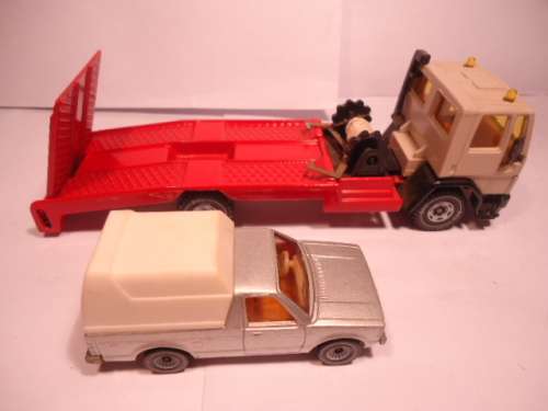 Siku - Ford Breakdown Truck with Car - # 2520