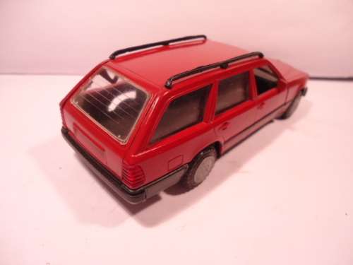 CONRAD -Mercedes Benz 300TE - 1/35 - Missing mascot - # 1503