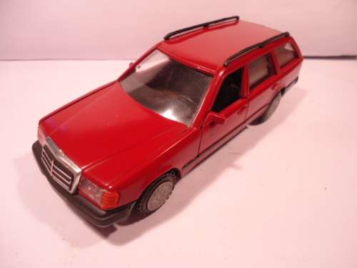 CONRAD -Mercedes Benz 300TE - 1/35 - Missing mascot - # 1503