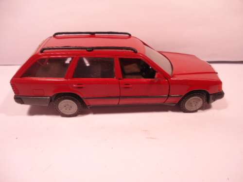 CONRAD -Mercedes Benz 300TE - 1/35 - Missing mascot - # 1503