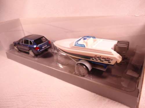 Cararama - Porsche Cayenne Turbo with Speedboat set - # 110