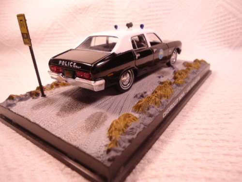 James Bond 007 - Chevrolet Nova - San Monique Police with 2 figurines - Live and Let Die