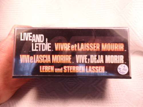 James Bond 007 - Chevrolet Nova - San Monique Police with 2 figurines - Live and Let Die