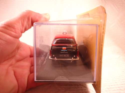 Metro - Peugeot 404 - Paris 1962 - Taxi